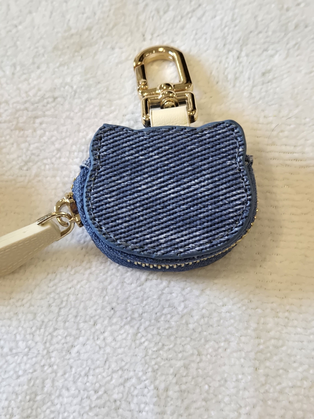 Hello Kitty Cream Plaid & Denim Cat Bag Charm/Keychain with Gold Clip - Picture 5 of 7